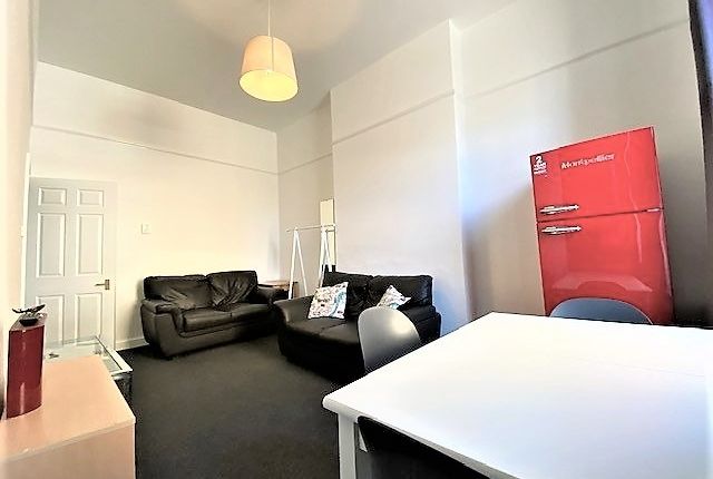 165  Flat 1, Brick Lane, London photo 3