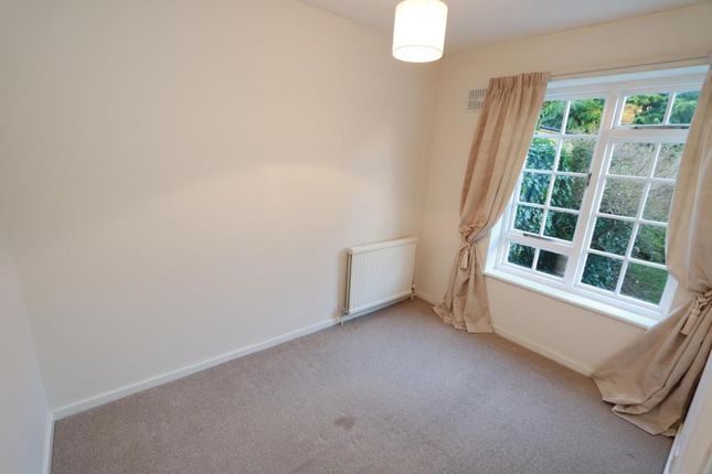 Town house to rent in Selsdon Close, Surbiton
