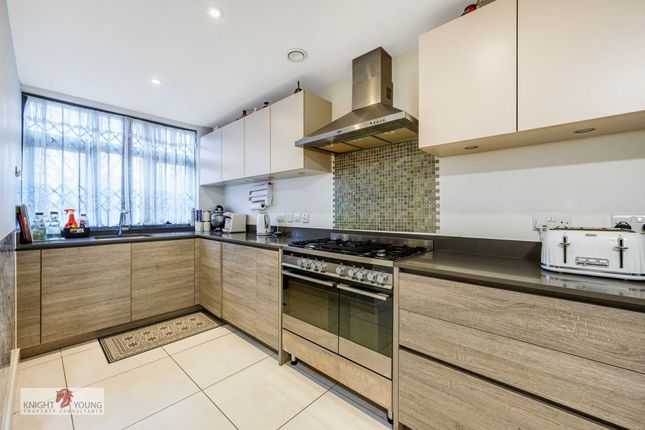 End terrace house for sale in Park Royal, London