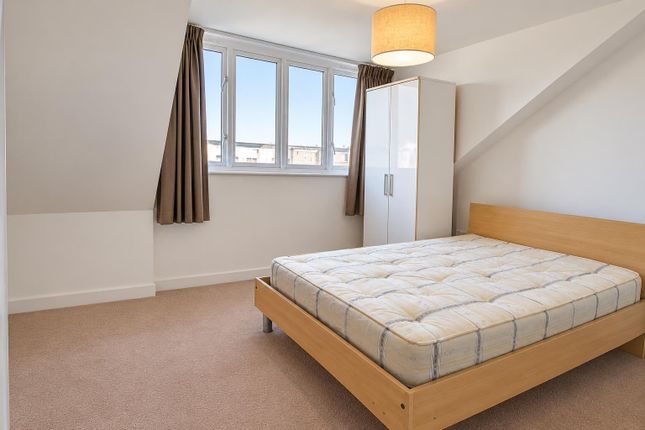 33 Park Lodge Avenue, West Drayton photo 4
