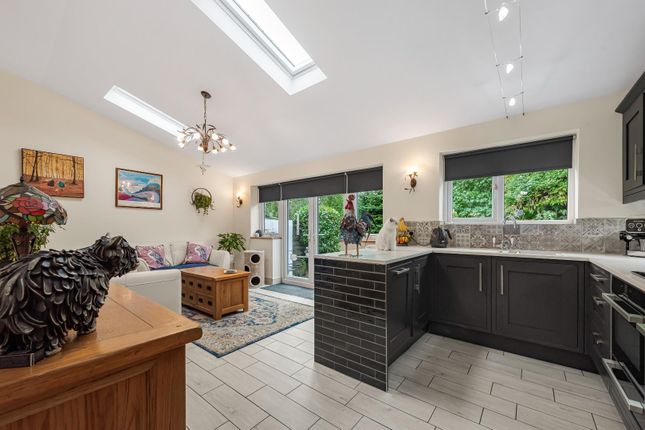 15, Crawshaw Grove, Sheffield photo 2