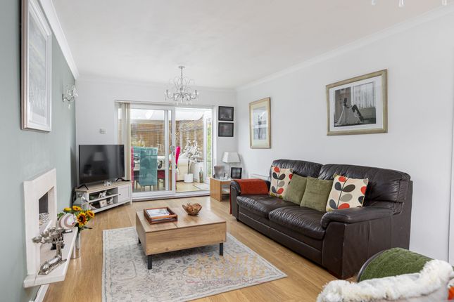 52 Campbell Crescent, East Grinstead photo 3