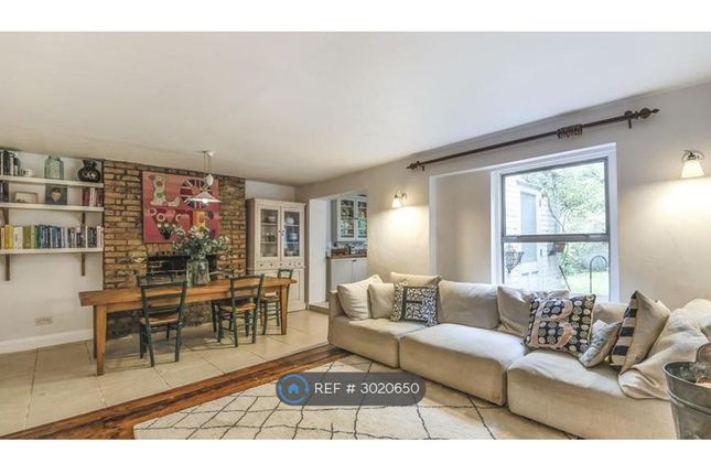 Flat A  Hazellville Road, London photo 5