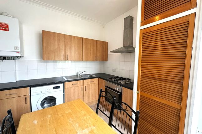 Flat to rent in Alexander Road, London