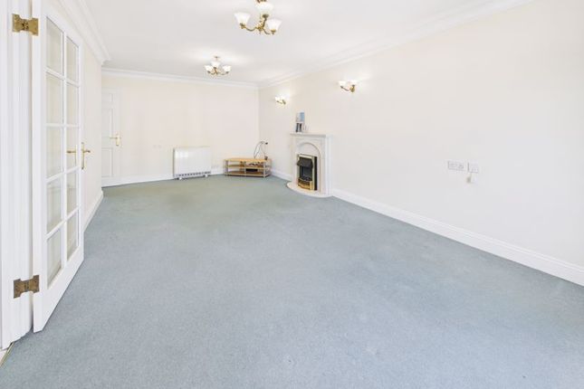 38 Pegasus Court, Stafford Road, Caterham photo 3