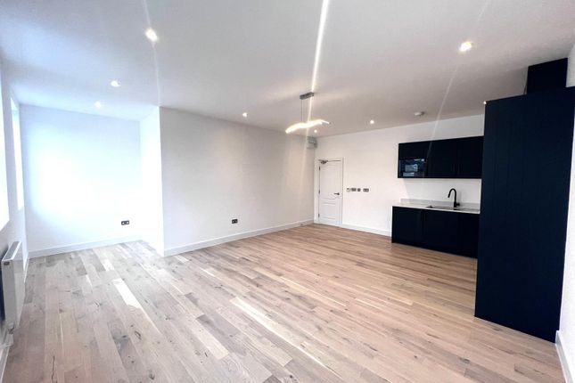 Flat 7, Clifton Court, 74, Beach Road, EASTBOURNE photo 3
