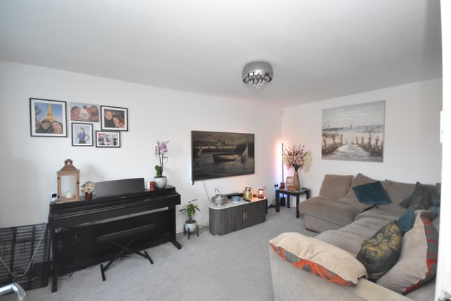 7, Argus Gardens, Whitchurch photo 2
