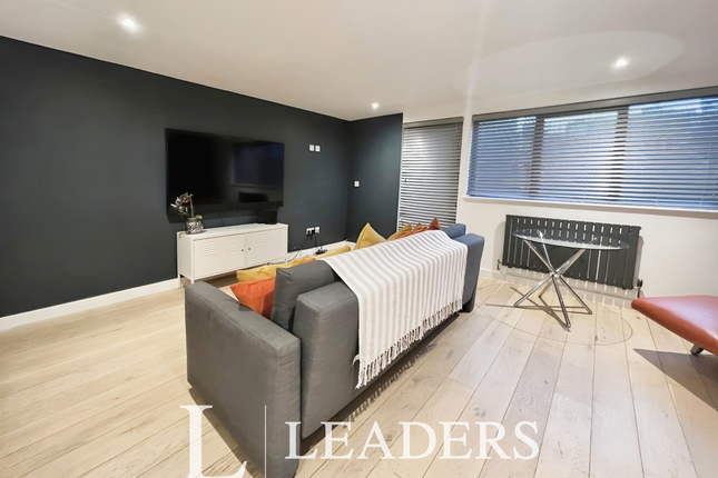 Flat, 44, Brighton Square, Brighton photo 5