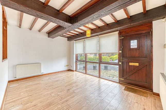 2 Manor Farm Court Langdale Way, Frodsham photo 2