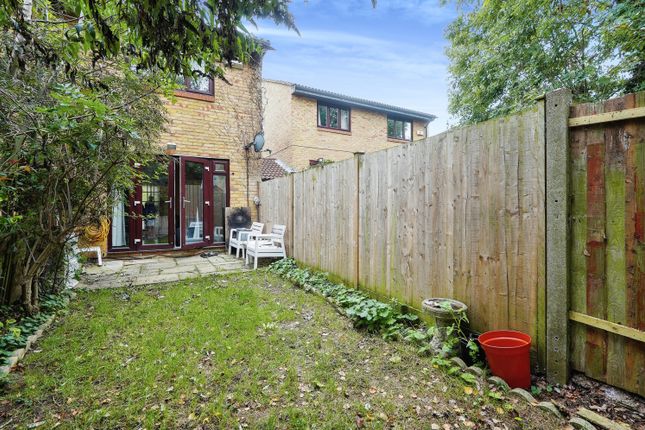 22, Chelsfield Gardens, London photo 3