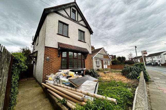 Detached house to rent in Vale Road, Gravesend, Kent