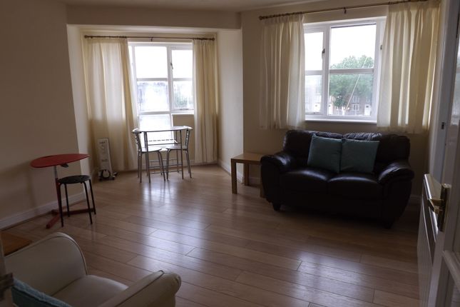 Flat G, 3 Windsock Close, London photo 3