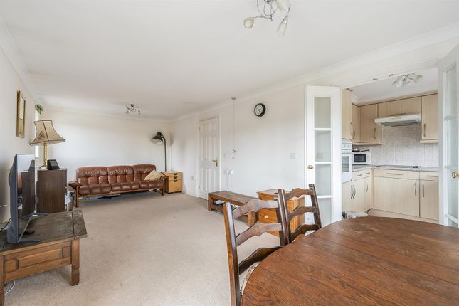 Flat 33, Westfield Court, Old Winton Road, Andover photo 4