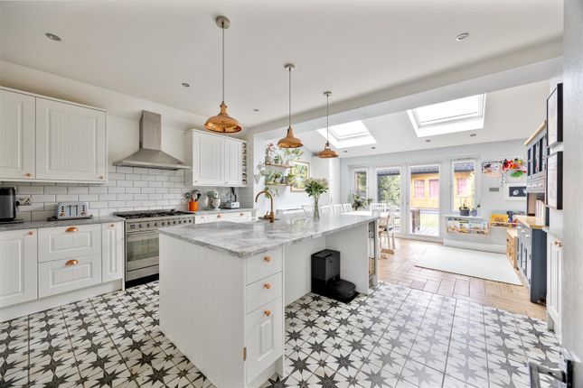 8, Waverley Road, South Woodford photo 2