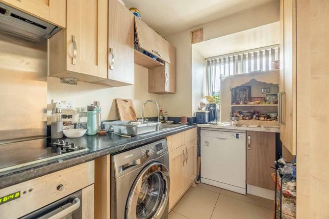 30, Mathecombe Road, Cippenham photo 3