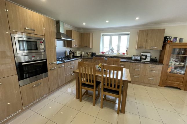 9, St Davids Park, Brecon photo 2