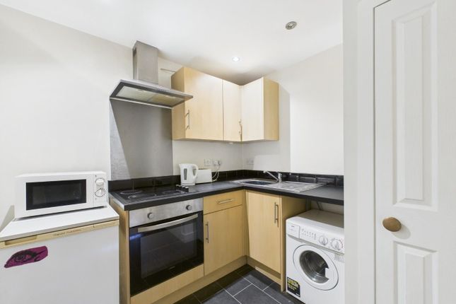 Flat 4 41A Briggate, Shipley photo 3