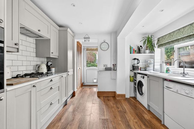 35, Station Road, Chertsey photo 4