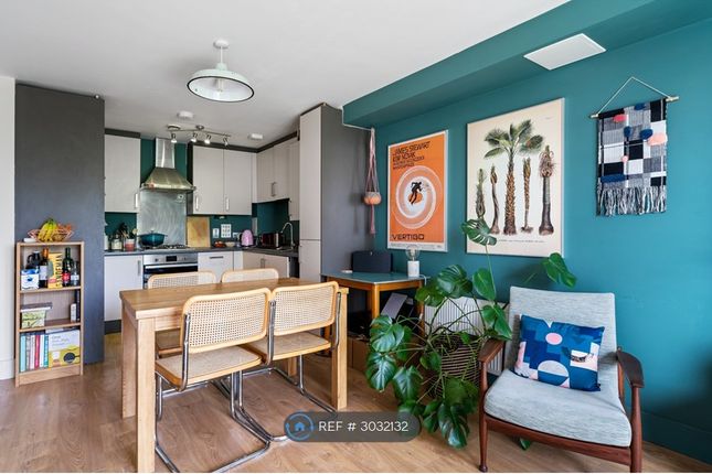 Flat, Hollyfield Pooles Park, London photo 3