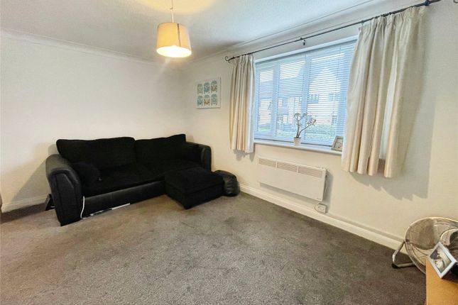 119, Aynsley Gardens, Harlow photo 2
