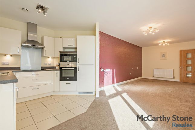 8 Tudor Rose Court, South Parade, Southsea photo 4