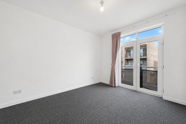 51 Redclyffe Road, London photo 2