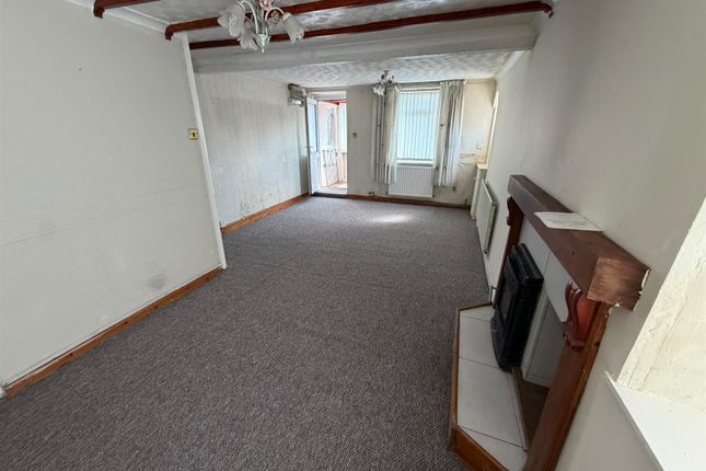 20, Leyshon Road, Ammanford photo 3