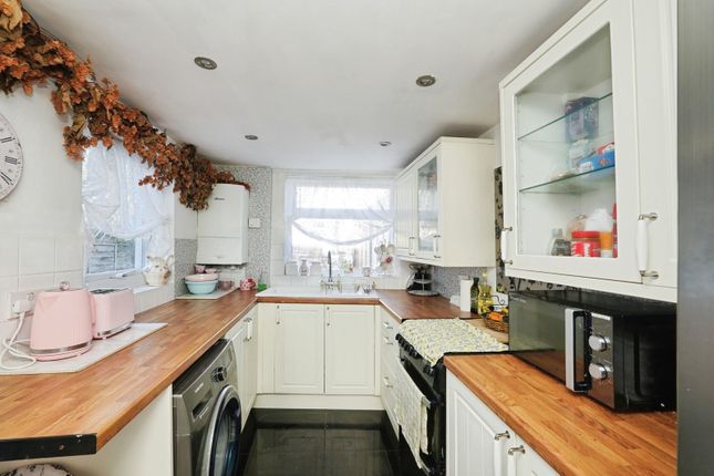 11, Fernbank Crescent, Kent photo 4