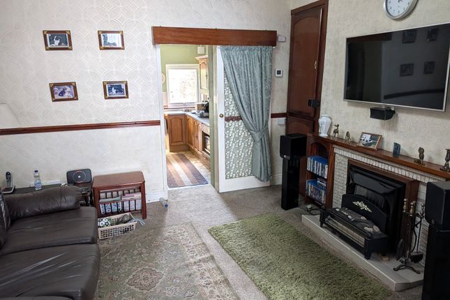 27, Mary Street, Seven Sisters photo 2