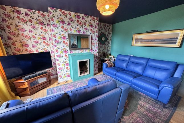8 Portland Grove, High Peak photo 3