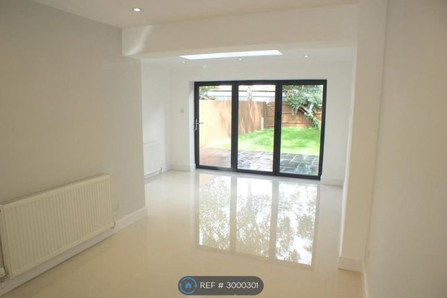 Kelvinbrook, West Molesey photo 2