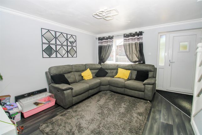 7, Highfield Rise, Wakefield photo 4