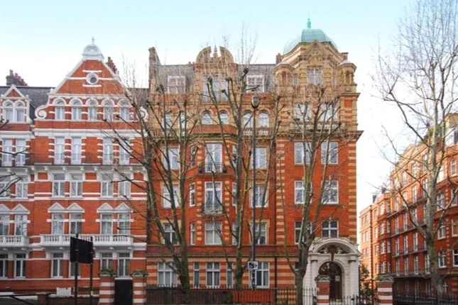 Flat for sale in Aberdeen Court, Maida Vale, London
