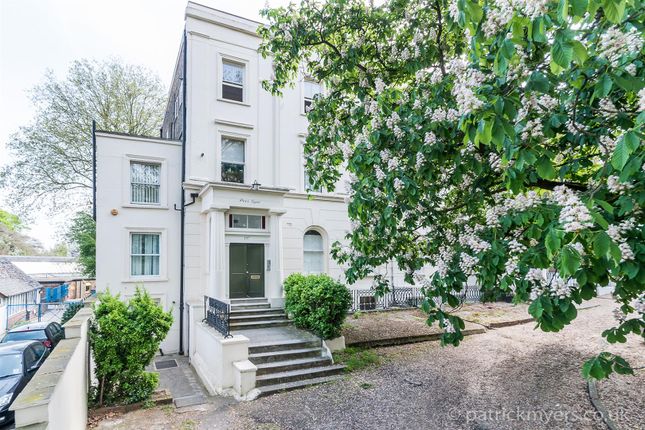 Flat for sale in Camberwell Grove, Camberwell