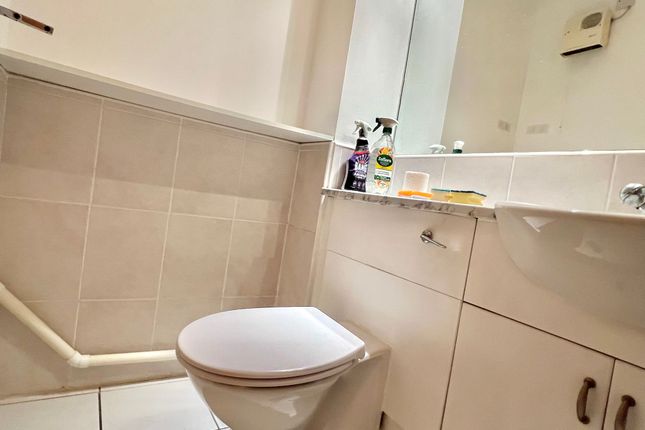 Flat 11, 6 Observatory Mews, London photo 3