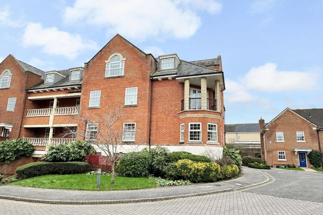 Flat for sale in Potters Place, Horsham