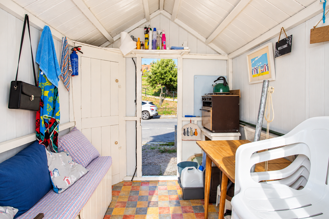 Beach hut 178, Felixstowe photo 3