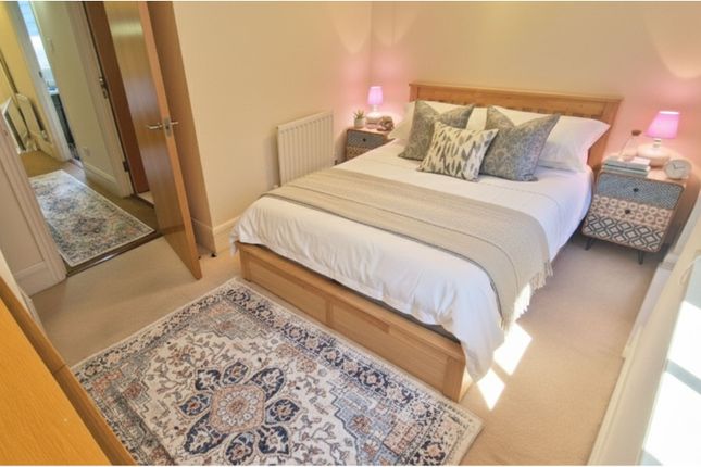 6, Grange Yard, London photo 3