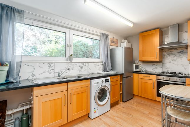 4/6 Kingsknowe Court, Edinburgh, EH14 2JT photo 4