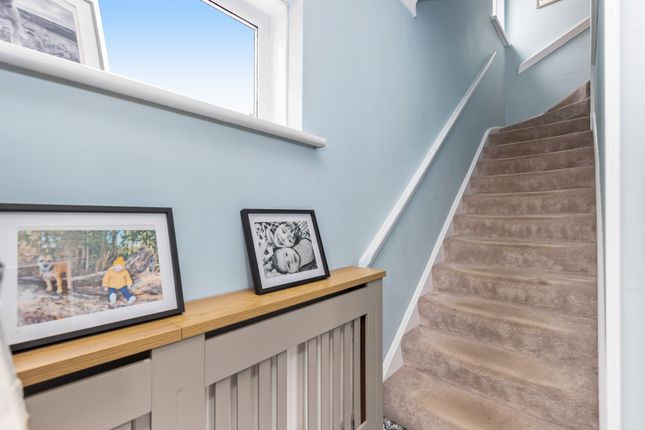 31, Caiystane Gardens, Fairmilehead, Edinburgh photo 4