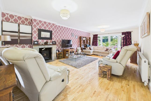 31, King Edwards Avenue, Gloucester photo 2