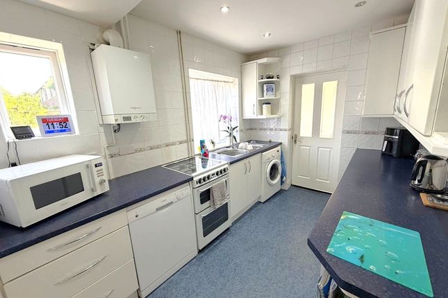 24, Cedar Road, Feltham photo 4