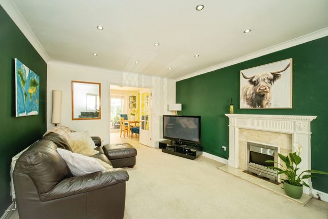 4, Fawler Mead, Bracknell photo 2