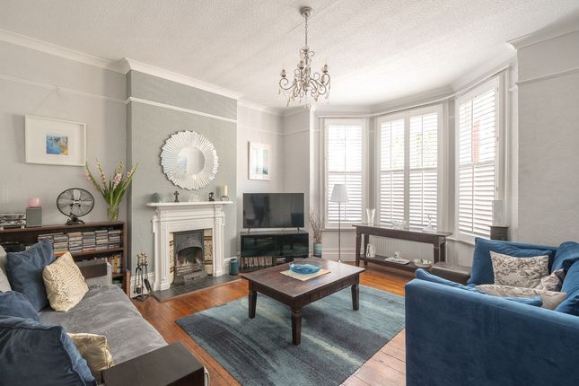 4, Larch Road, London photo 3