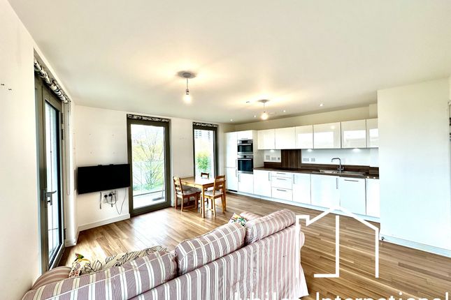 Flat for sale in Waterside Heights, Booth Road, London