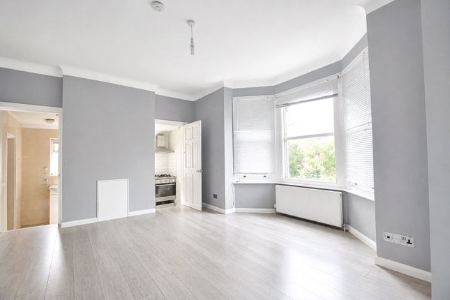 Flat 3, 19, Haling Park Road, South Croydon photo 3