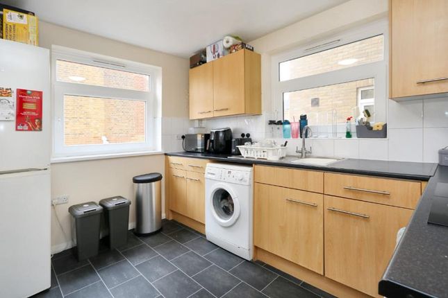 Flat to rent in Maple Road, Surbiton