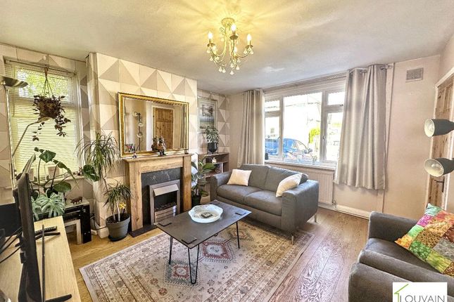 13 Griffiths Gardens, Tredegar photo 5