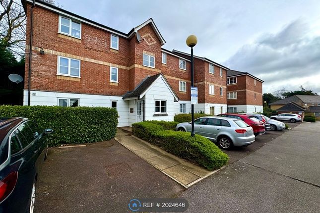 Thumbnail Flat to rent in Leigh Hunt Drive, London