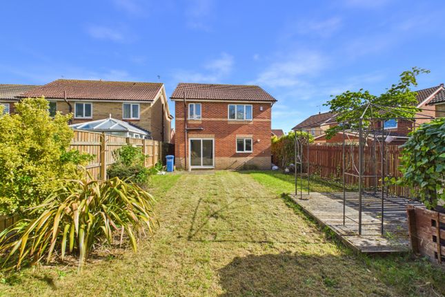 1, Frensham Close, Hull photo 4